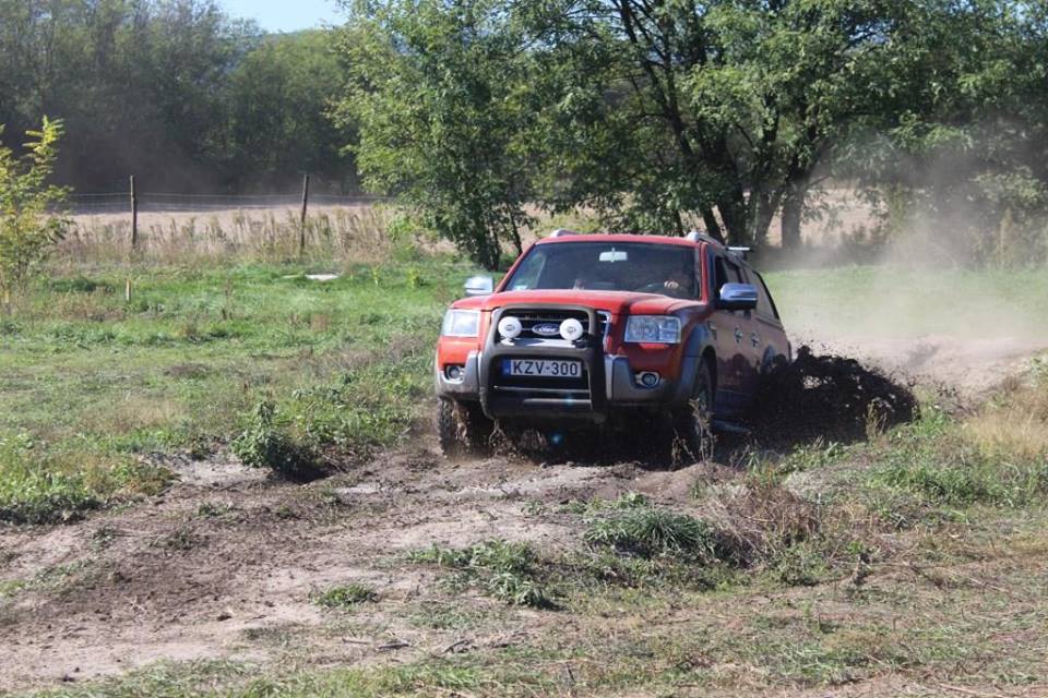 Off-road parkunkban legális környezetben, biztonságos pályán próbálhatod ki terepjáródat. www.csapatod.hu